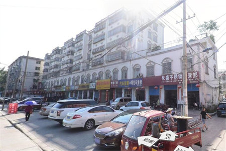 万达旁双平层复式楼东方今典B区，电梯洋房，送精装送地暖